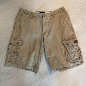 Men’s Eddie Bauer khaki shorts-33” waist